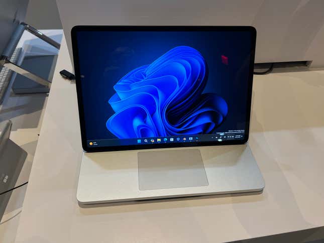 Fotos des neuen Surface Laptop Studio 2 und Surface Laptop Go 3